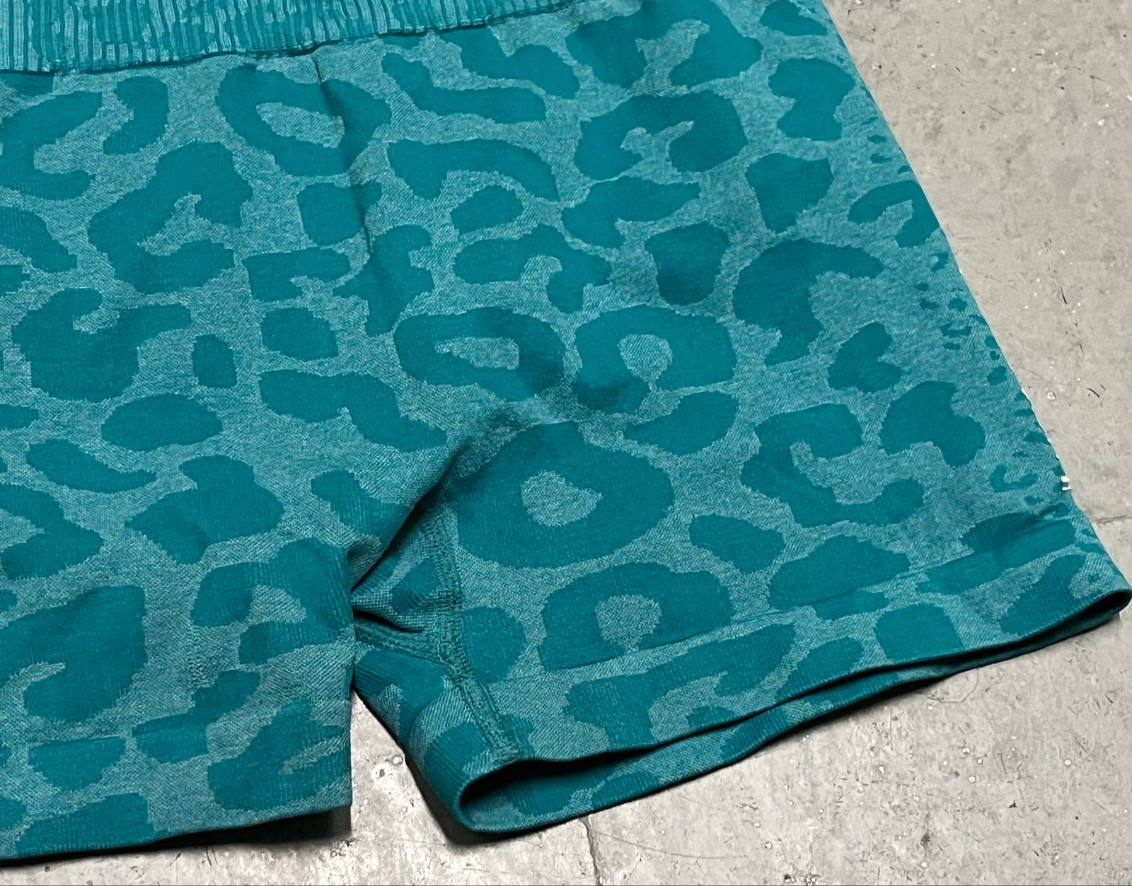 Shorts deportivos turquesa animal print  – photo 7